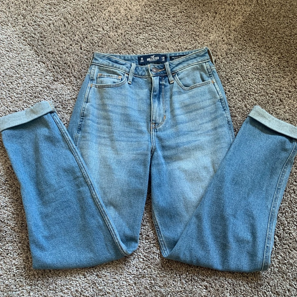 Hi rise stretch Hollister curvy crop jeans